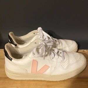 VEJA campo leather sneakers women’s size 6 white pink v blue on heel